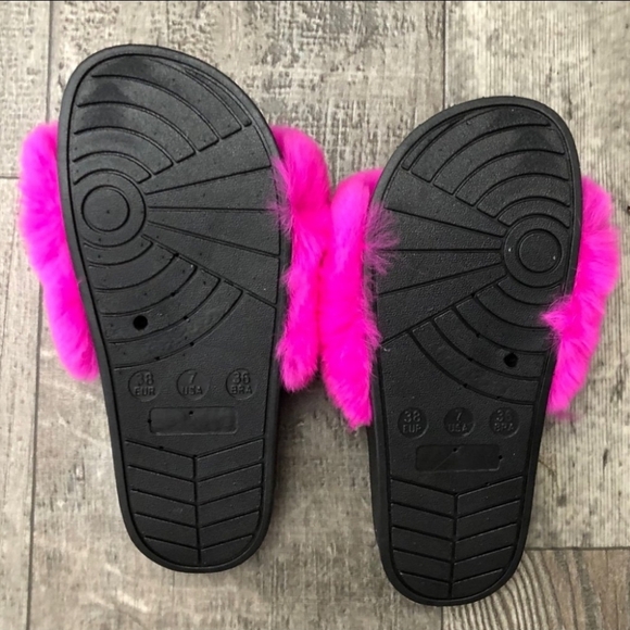 5🌟⬇️6 HOURS PRICE FIRM Fuschia Faux Fur Slide Sa - Picture 2 of 12